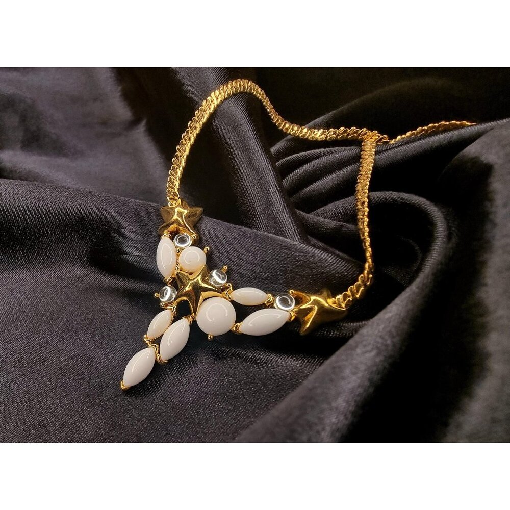 Rare Find Vintage TRIFARI Signed White Milk Glass God Tone Moonglow Pendant Neck
